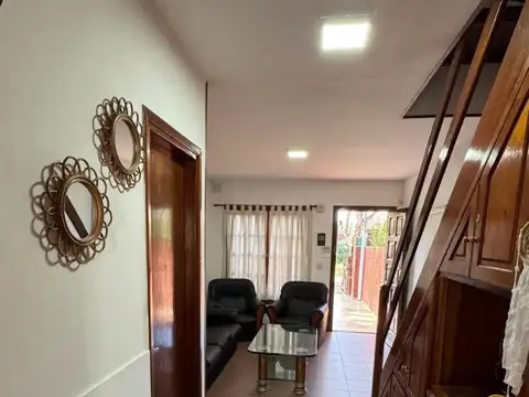 Depto Tipo Casa 4 ambientes con 2 baños