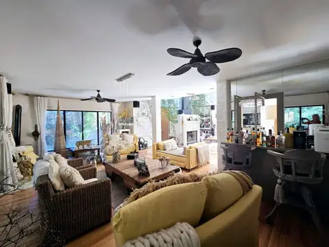Casa en Venta con 7 cocheras