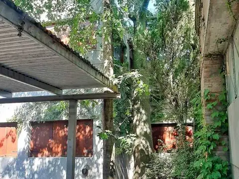 Casa 6 ambientes con 2 baños