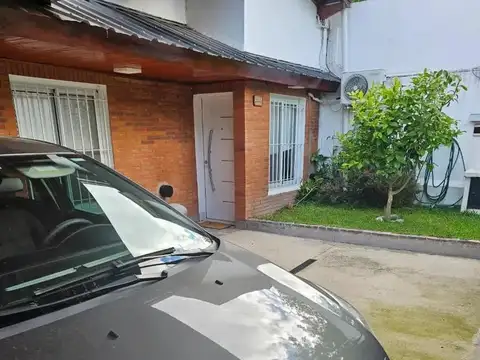 Casa en venta - 2 Dormitorios 1 Baño - Almirante Brown