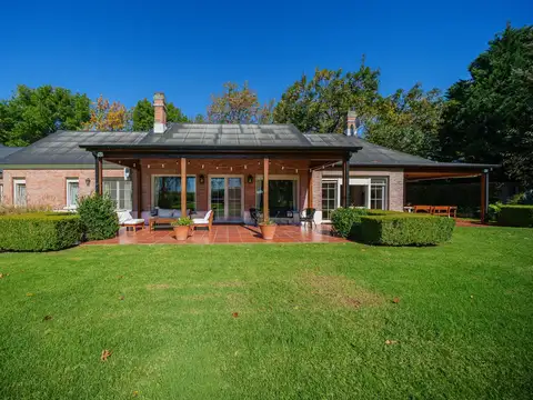 Casa en alquiler en Country Club Los Cerrillos - 6 ambientes