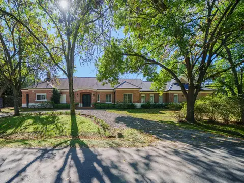 Casa en alquiler en Country Club Los Cerrillos - 6 ambientes
