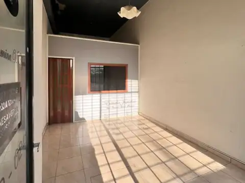 Local en Alquiler en Jose Leon Suarez, $ 420.000