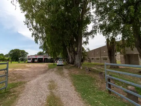 Casa en Venta con 3 cocheras
