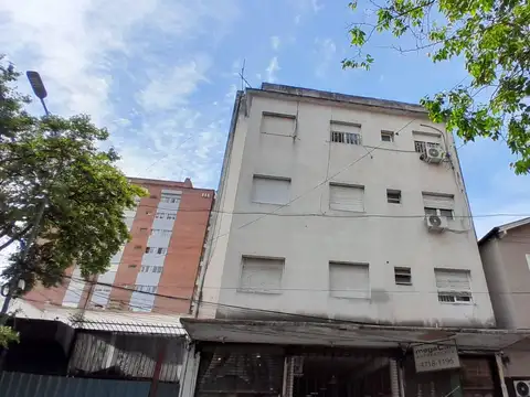 Departamento 3 ambientes en venta en Florida, próximo a estación.