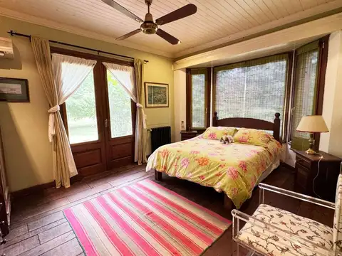 Casa 8 ambientes con 4 baños