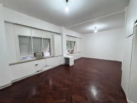 Av Pte Roque Saenz Pena 800