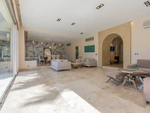 Casa 7 ambientes con 4 baños