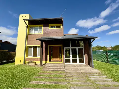 Solares del Carcarañá - Casa en venta de dos dormitorios con pileta - Oliveros