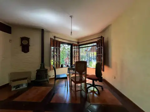 CASA EN VENTA BARRIO ARGUELLO A METROS AV RECTA MARTINOLLI