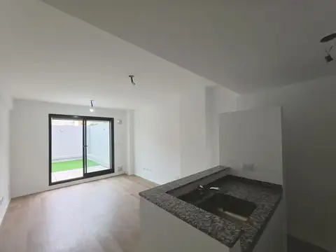 Venta, 1 dormitorio, 1 baño, Patio Exclusivo, Orientación Este, Amenities,  Centro, Rosario