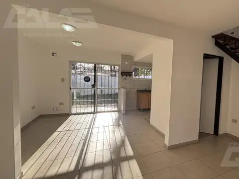 Depto Tipo Casa en Venta con 1 cochera