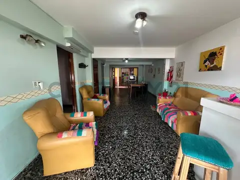 Casa multifamiliar en terreno propio con patio y cochera