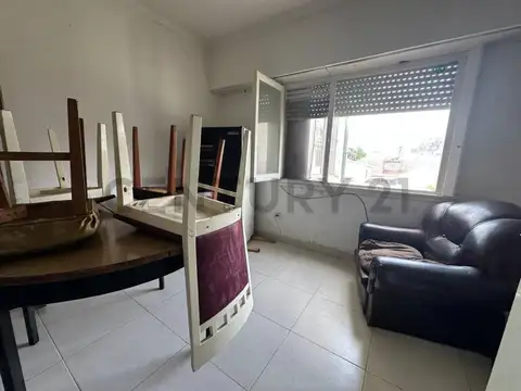 Luis Agote 100, Piso 0