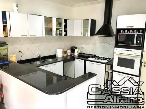 Casa 6 ambientes con 4 baños