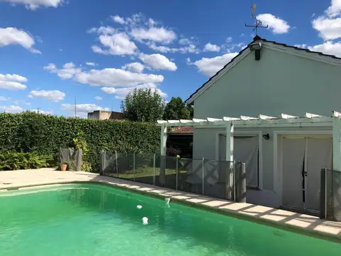 Casa 4 ambientes con 4 baños