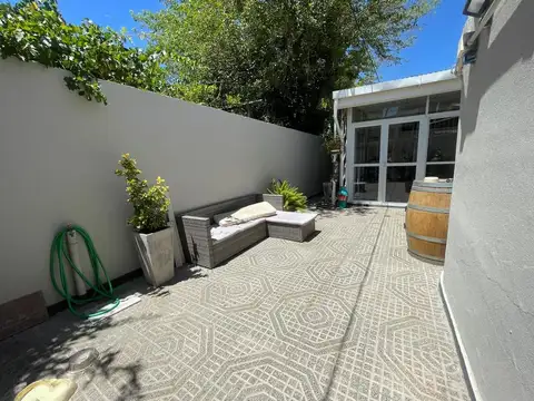 Casa 11 ambientes con 2 baños