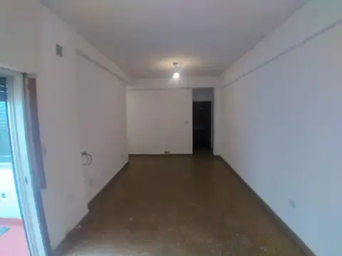 Balbin 1700, Piso PB