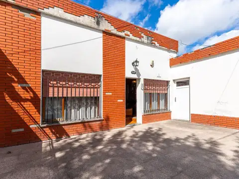 CASA EN VENTA BERISSO 3 DORMITORIOS LOTE 10 x 50