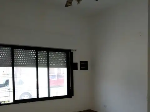 Depto Tipo Casa en Alquiler en Barrio Parque Saavedra, $ 600.000