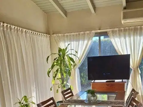 Casa 6 ambientes con 2 baños
