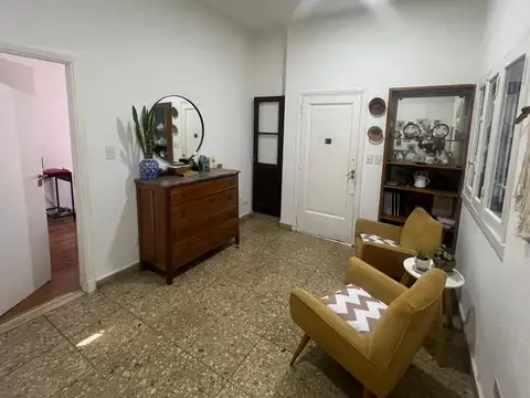 Casa 7 ambientes con 2 baños