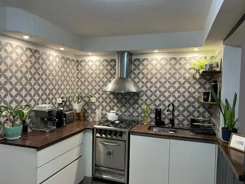 Venta de casa 7 ambientes.