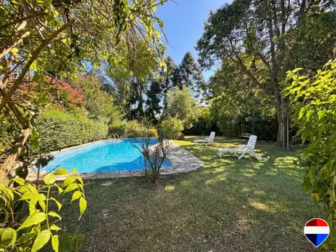 CASA VENTA 4 AMB CON PILETA BARRIO PARQUE PERO