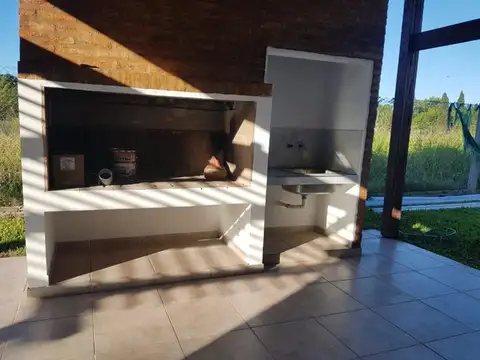 CASA DE DOS DORMITORIOS CON PISCINA-ALQUILER PERMANENTE