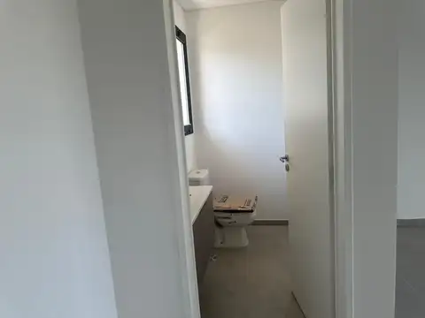 Casa en Venta en Pilar del Este - Santa Lucia, USD 210.000