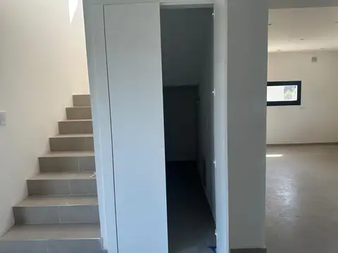 Casa 5 ambientes con 3 baños