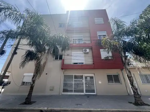 VENTA DEPTO 3 AMB COCHERA PATIO