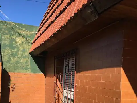 Casa 3 ambientes con 1 baño