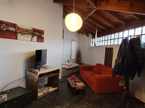 Casa 7 ambientes con 2 baños
