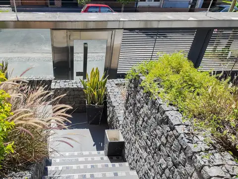 Casa 5 ambientes con 4 baños