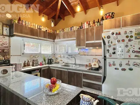 VENTA - Casa en Los Molles - a metros del ingreso
