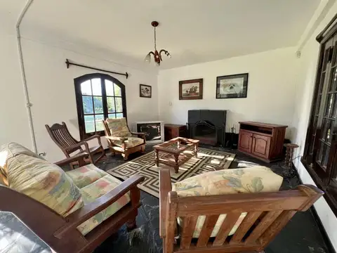 Imponente Casa Quinta Estilo Castillo sobre 2 lotes con pileta