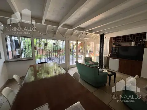 Casa 5 ambientes con 3 baños