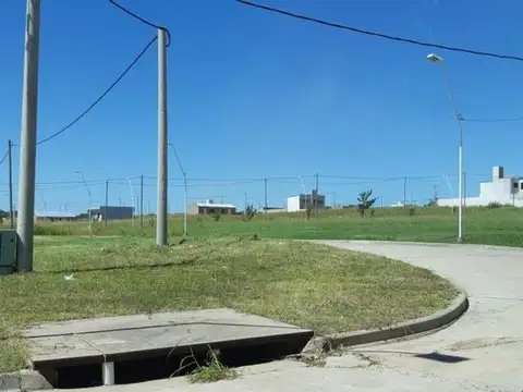 LOTES CON ENTREGA Y CUOTAS EN PESOS EN BARRIO PARACAO