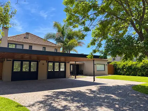 CASA EN VENTA AL PARQUE CENTRAL DE AYRES DE PILAR EN LOTE DE 1250m2