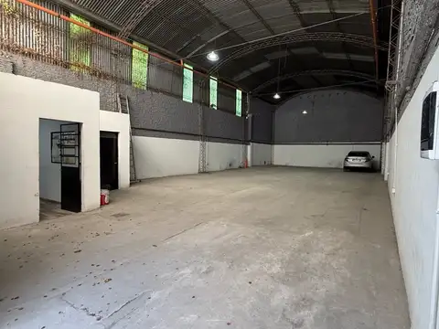 Alquiler - galpón con oficina y baño - barrio abasto, rosario