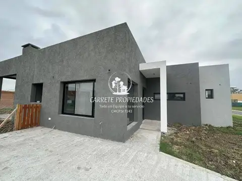 Casa en venta de 4 ambientes Moderna. Barrio Santa Lucia. Pilar