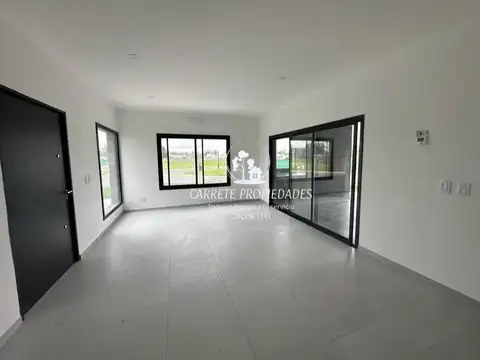Casa en Venta en Pilar del Este - Santa Lucia, USD 160.000