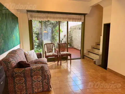 Casa 6 ambientes con 2 baños