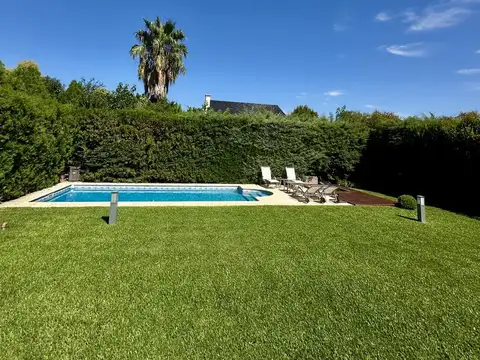 Casa en Venta con 2 cocheras