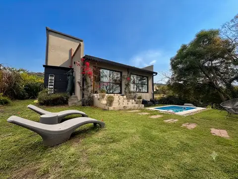 Casa en Venta con 2 cocheras