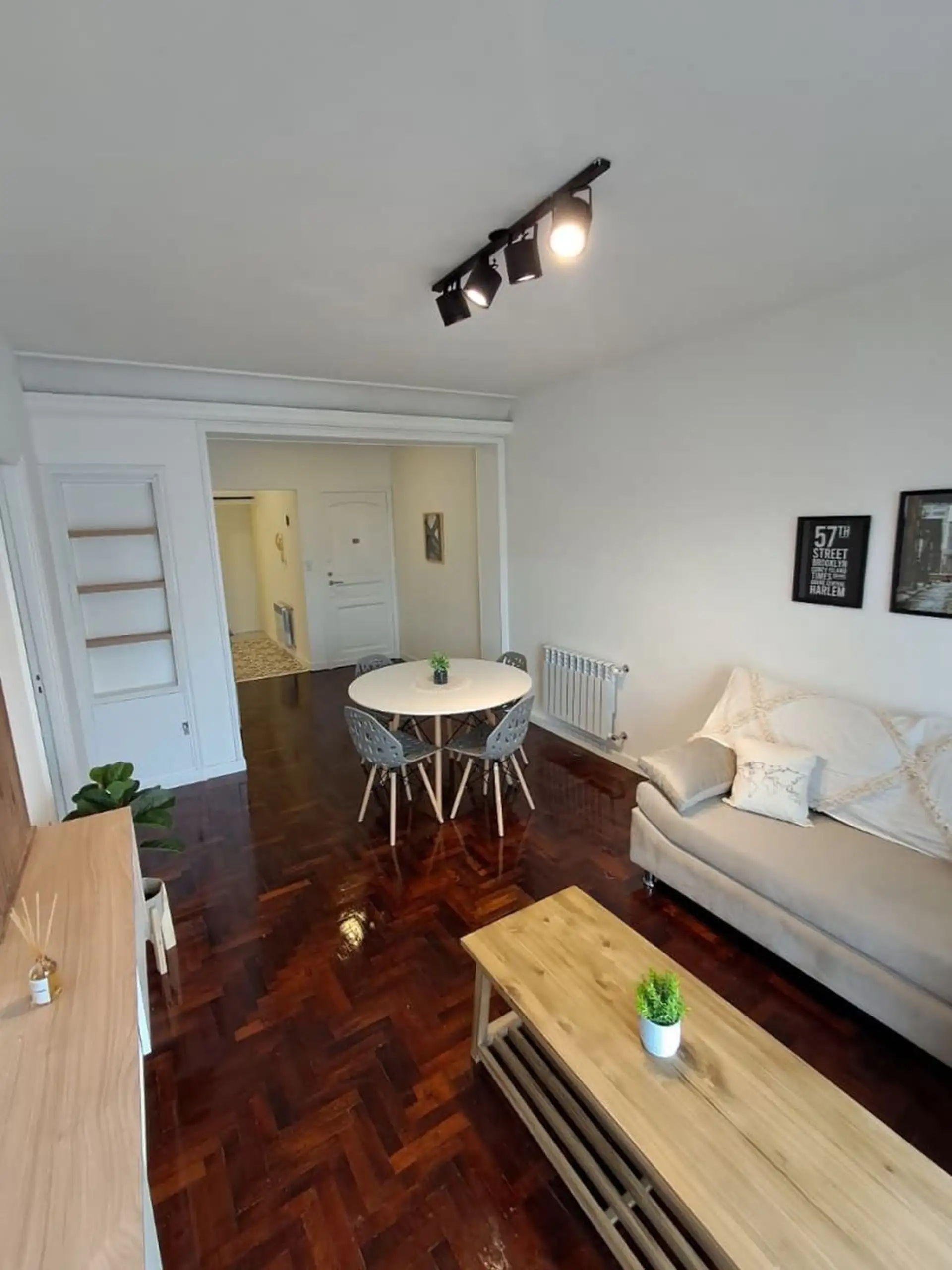 Venta de Departamento 3 AMBIENTES a la calle reciclado a nuevo en Area Centro