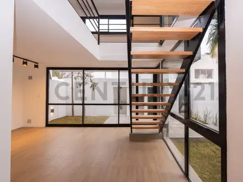 CASA EN VENTA EN LA PLATA TIPO PH DUPLEX A ESTRENAR DE 1 DORMITORIO Y  PATIO