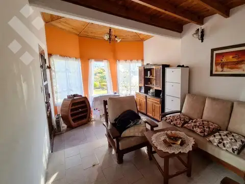 Casa 7 ambientes con 2 baños