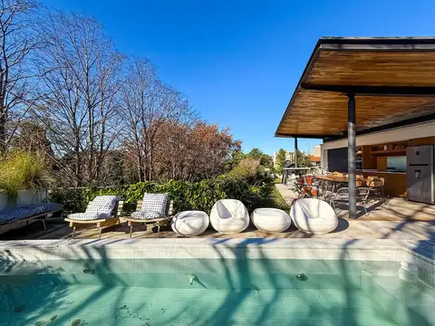 Departamento/ Casa en Venta en La Lucila, 2 Plantas, Jardín, Pileta y Cochera